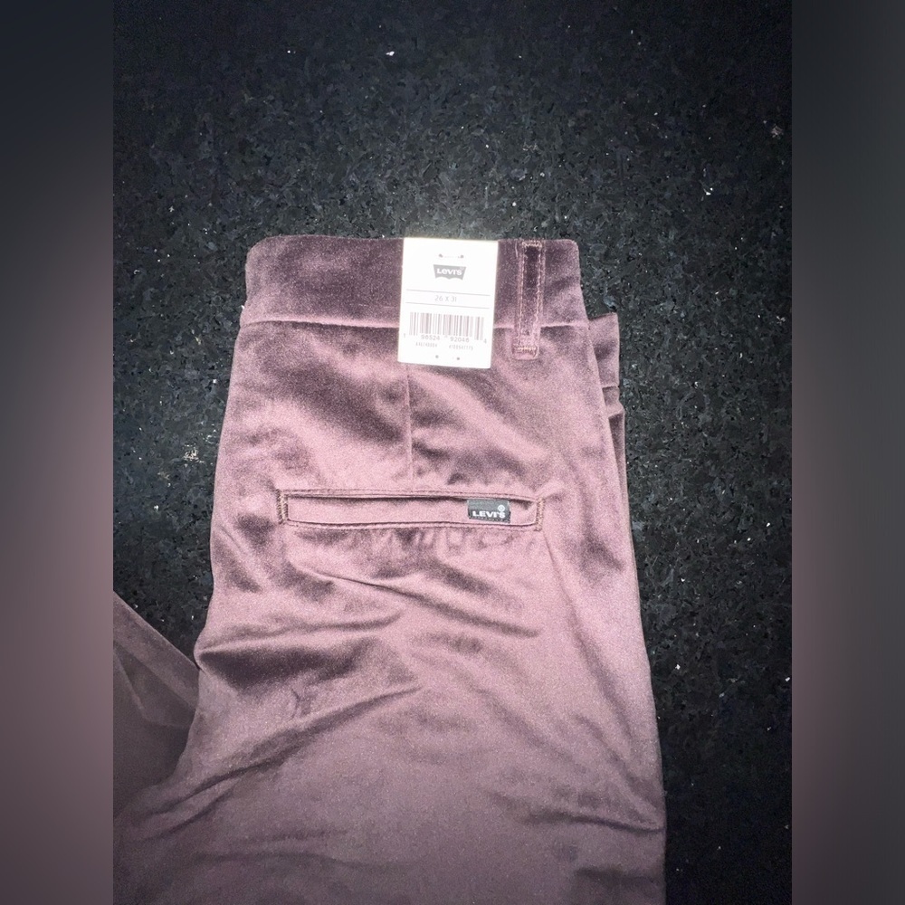 🎉HOST PICK🎉 NWT LEVI’S PLUM VELVET WIDE LEG BAGGY LEG PANTS SZ 25x31 - Picture 4 of 13